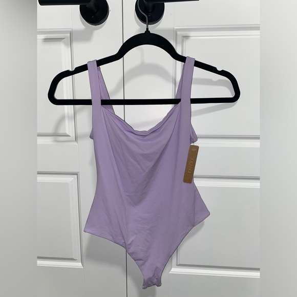 NWT SKIMS Square Neck “Fits Everybody” Bodysuit - Picture 1 of 4